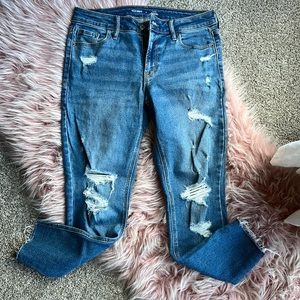 Women’s Old Navy distressed skinny jeans. Size 8.